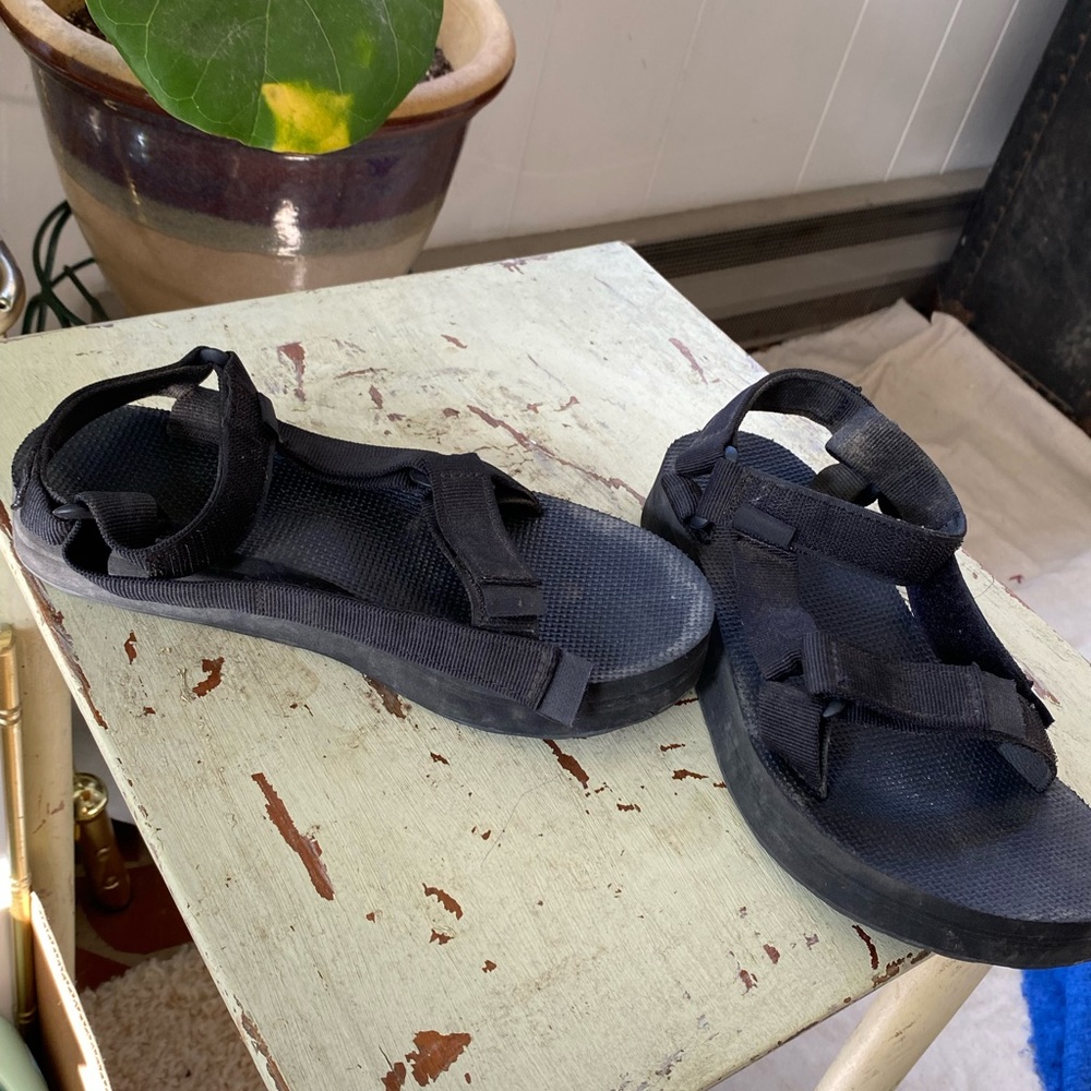 Black tevas